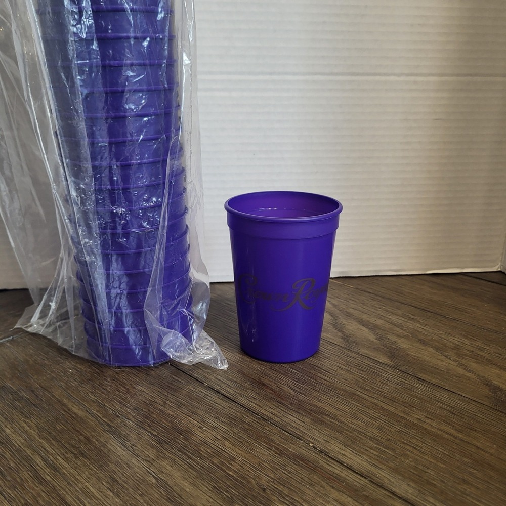 Crown Royal Sleeve Of 25 Plastic 8oz Cups NOS